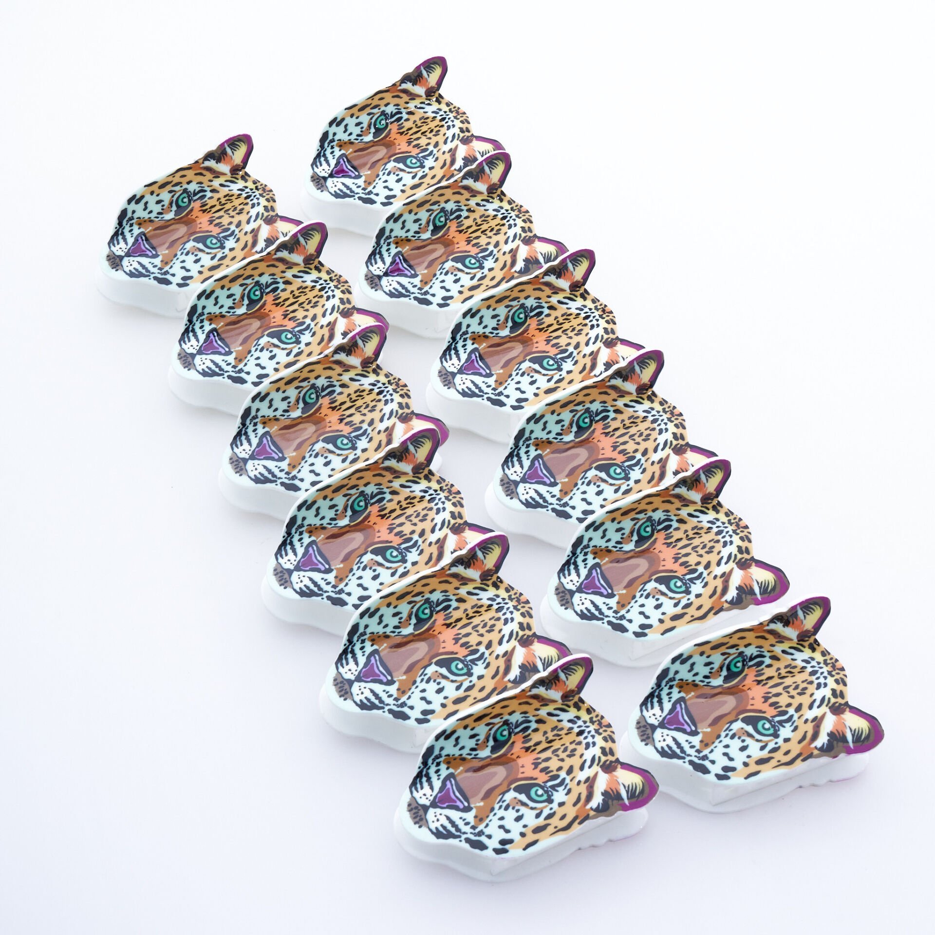 FİGÜRLÜ KEMİK MANDAL M-101