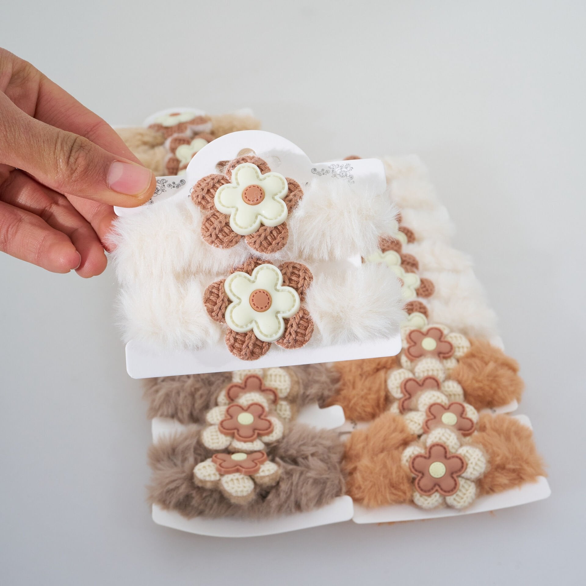 İKİLİ FİGÜRLÜ TÜYLÜ SİMİT TOKA