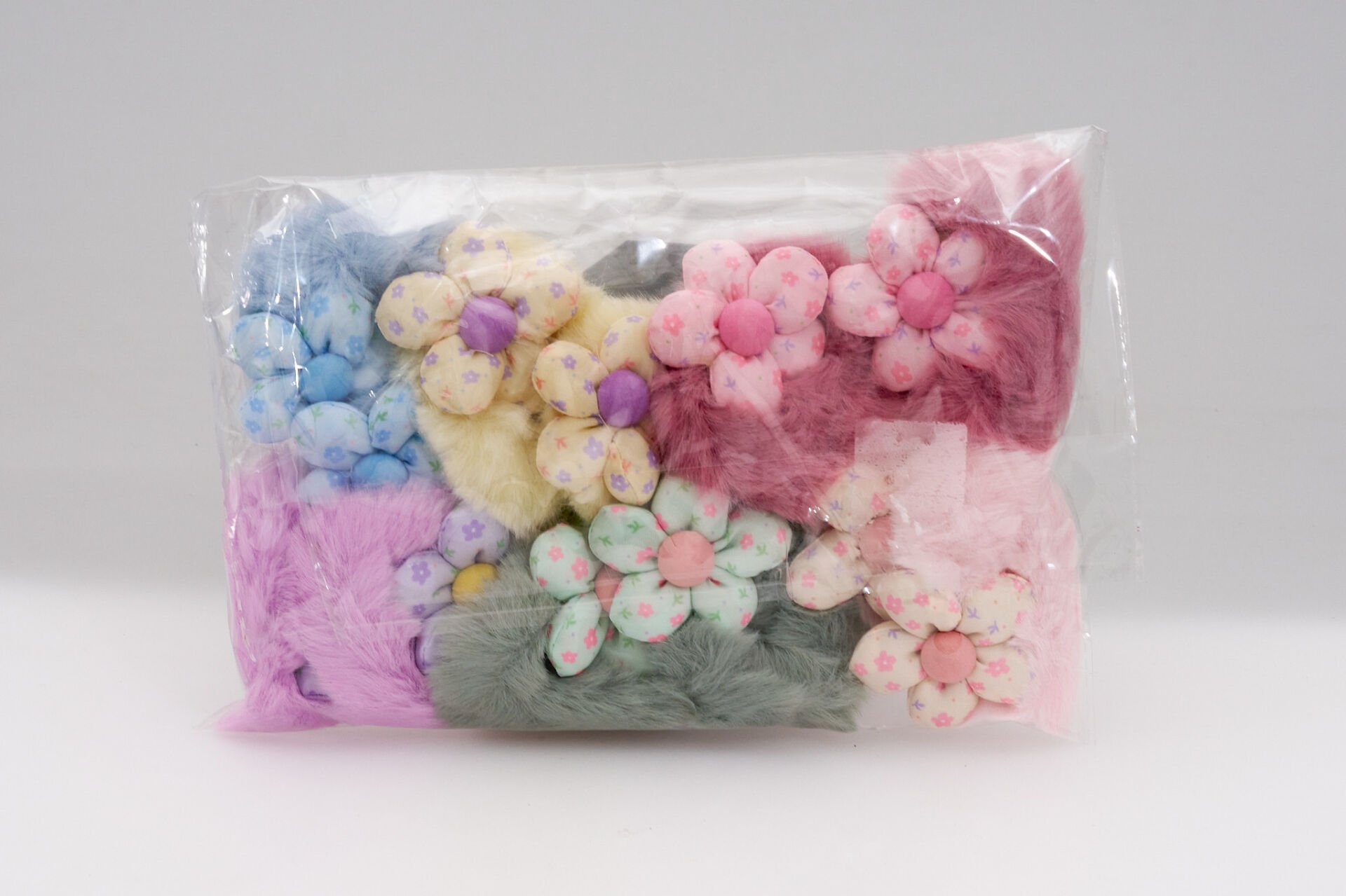 TÜYLÜ PAPATYA SİMİT TOKA L-83