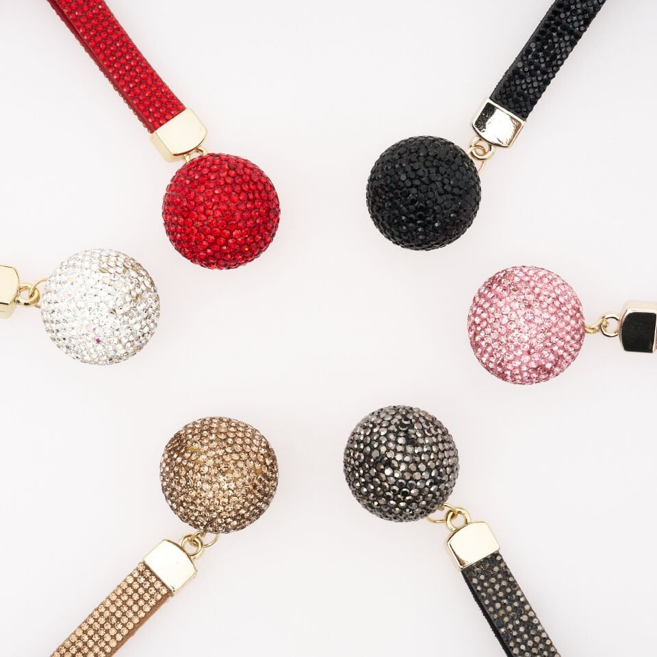 TAŞLI YUVARLAK LÜKS ANAHTARLIK KVS-A-70-A