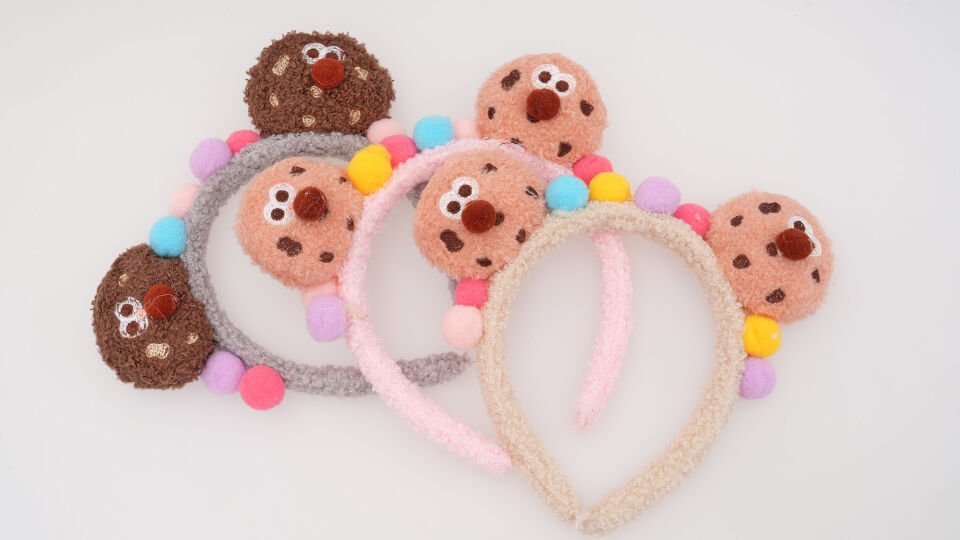 TÜYLÜ ÇİFT FİGÜRLÜ TAÇ