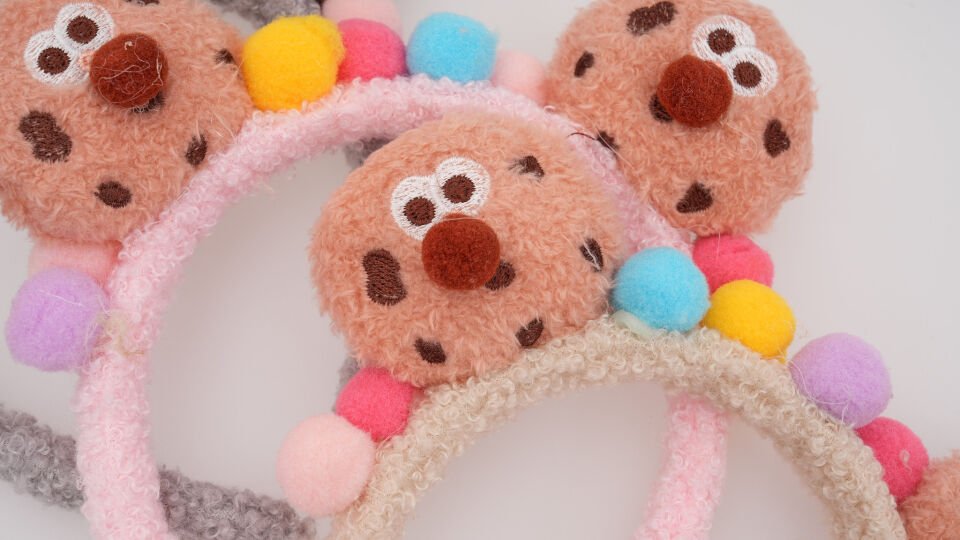 TÜYLÜ ÇİFT FİGÜRLÜ TAÇ