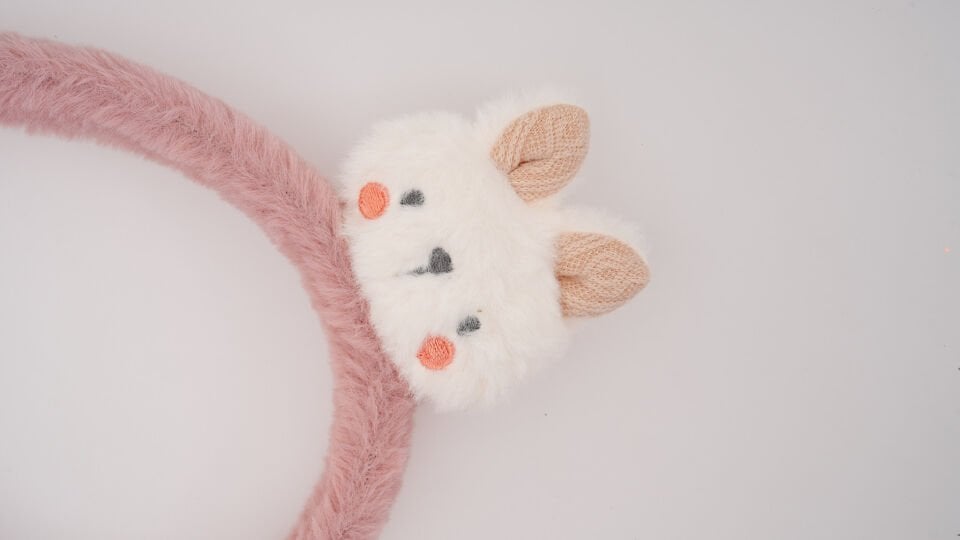 TÜYLÜ ÇİFT FİGÜRLÜ TAÇ