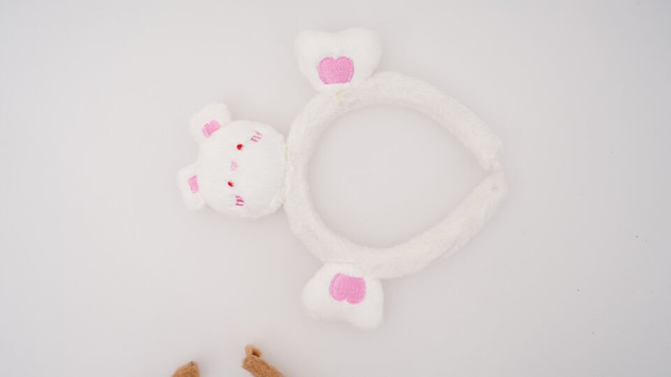 TÜYLÜ ÇİFT FİGÜRLÜ TAÇ