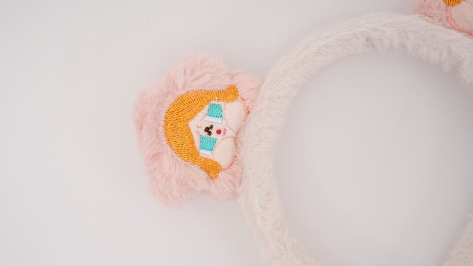 TÜYLÜ ÇİFT FİGÜRLÜ TAÇ