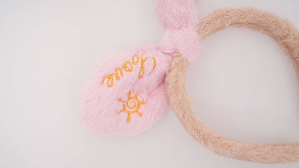 TÜYLÜ ÇİFT FİGÜRLÜ TAÇ